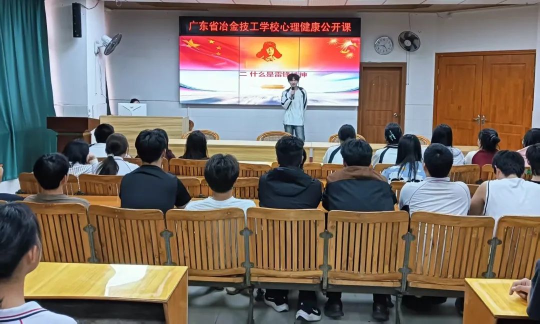 “弘扬雷锋精神，校园整洁我担当”——我校开展“学雷锋”志愿服务活动
